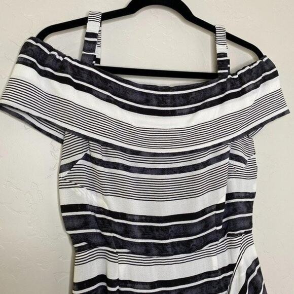 Olivaceous NWT Striped Cold Shoulder Dress Medium - Picture 2 of 8